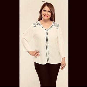 ๐Embroidered Blouse